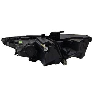 อะไหล่รถยนต์ หลอดไฟหน้ารถยนต์ LED สามสี หลอดไฟ LED สำหรับรถยนต์ 55W ไฟหน้าทรงสี่เหลี่ยม สำหรับรถยนต์ Changan UNI-V ปี 2020-2022 - Product Image 1