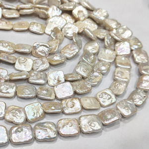 Perles naturelles de forme carrée, 15-16 mm, vendues par brin de 15 pouces - Product Image 1