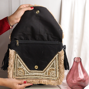 Bolso de mano Potli bordado a mano de alta calidad con borlas y cuentas, estilo tradicional para novias, ideal para bodas y moda étnica. - Product Image 2