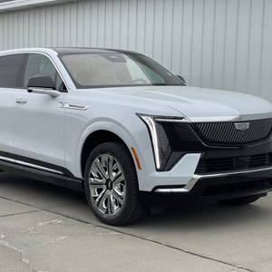 Cadillac ESCALADE IQ hybride de luxe 2026, SUV à transmission intégrale avec toit ouvrant panoramique et sièges en cuir - Product Image 1