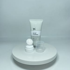 หลอดพลาสติก PE สีเทาแบบปรับแต่งได้ พร้อมฝาแปรงซิลิโคนและฝาครอบใส เหมาะสำหรับนวดหน้าและทำความสะอาดผิวหน้า - Product Image 1