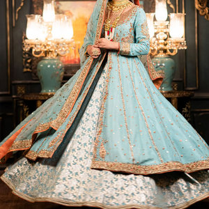 Robe de mariée maxi richement ornée pour femme, magnifique design, robe de mariée de créateur - Product Image 1