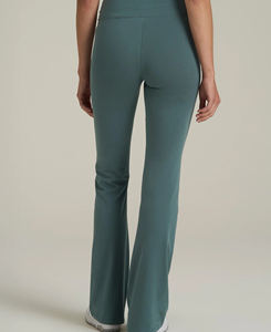 Legging évasé en coton biologique de haute qualité, couleur unie, pour femmes de grande taille, sans couture, taille mi-haute, respirant, séchage rapide, vêtement de yoga personnalisé - Product Image 3