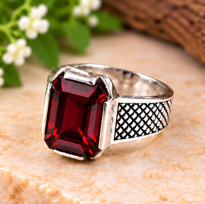 Anillo de Plata de Ley 925 con Granate Rojo para Hombre, Anillo con Gema Roja Intensa de Corte Esmeralda, Joyería de Plata Grabada Vintage - Product Image 3