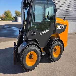 Chargeuse compacte JCB moderne pour applications de construction, offrant une maniabilité compacte et des performances efficaces pour le travail quotidien - Product Image 5