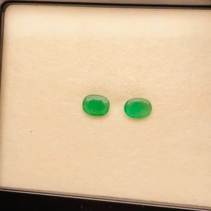 Paire d'émeraudes naturelles de Zambie, taille ovale, 1,91 ct, qualité AAA, avec lueur et belle couleur verte, polissage parfait pour la création de bijoux - Product Image 6
