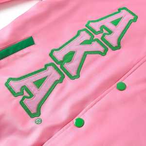 Chaqueta Bomber Rosa Satinada AKA con Forro de Cinta Personalizado, Chaqueta Varsity Bordada con Letras Griegas para Mujer, Estilo Urbano - Product Image 3