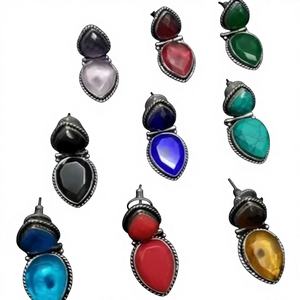 Boucles d'oreilles clous classiques en laiton plaqué argent antique pour femme, serties de diamants, bijoux traditionnels pour anniversaire - Product Image 1