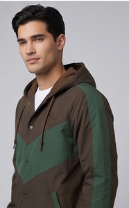 Chaqueta Cortavientos con Capucha para Hombre, Chaqueta Cortavientos para Senderismo al Aire Libre, 100% Nailon y Poliéster, Botones Frontales con Bolsillos Laterales - Product Image 3