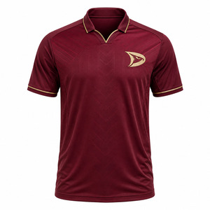 เสื้อคริกเก็ตทีมแบบกำหนดเอง แขนสั้น พิมพ์ลายสีแดงเข้ม ตราสัญลักษณ์สีทอง ระบายอากาศได้ดี แห้งเร็ว เสื้อกีฬา - Product Image 2