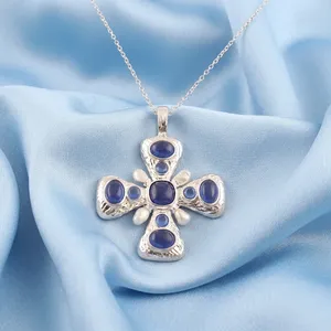 Pendentif Croix Vintage Chrétien en Laiton Plaqué Argent 18 carats avec Pierre Naturelle (Jade, Calcédoine, Quartz, Perle) - Product Image 1