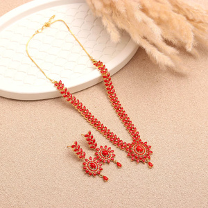 Elegante conjunto de joyería de coral, chapado en oro de 22 quilates, collar clásico de latón dorado para mujer, conjunto de joyería de coral de estilo artesanal. - Product Image 3