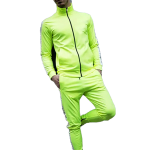 Survêtement vert fluo pour homme : veste zippée intégrale et pantalon de jogging à rayures latérales, style sportif avec col montant et poches - Product Image 3