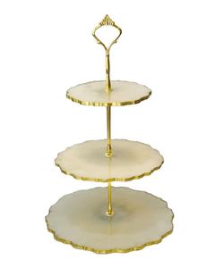 Support à gâteau à 3 étages en marbre blanc avec détails dorés, parfait pour des présentations élégantes, idéal pour les gâteaux et les desserts - Product Image 1