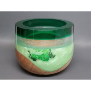 Cuenco decorativo de resina epoxi y madera, hecho con madera natural y resina para un estilo contemporáneo en el hogar y la cocina. - Product Image 4