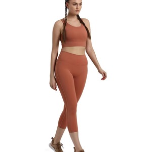 Ensemble 2 pièces de leggings et soutien-gorge de yoga taille haute pour femme, respirant, anti-transpiration, en Spandex/Polyester, avec logo frontal, fabriqué en usine - Product Image 4