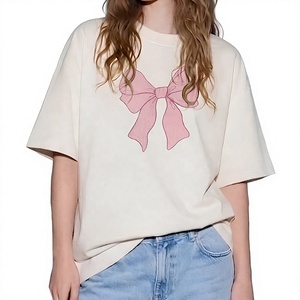 T-shirt graphique oversize pour femme, rose, avec nœud en ruban, épaules tombantes, en coton crème, style streetwear, fabricant de vêtements - Product Image 1