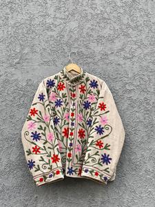 Veste Femme Beige en Velours et Coton Brodé, Faite Main, Motifs Floraux Bohèmes Ethniques, Col Montant, Hiver Automne, Style Boutique, Vente en Gros - Product Image 1