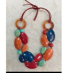 Collier en résine fait main écologique, bijoux élégants pour femmes, accessoire unique pour femmes, très demandé - Product Image 2