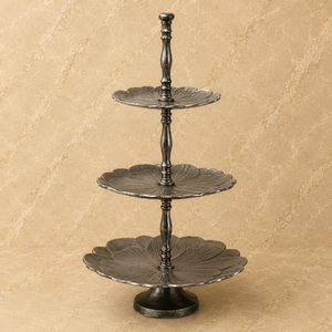 Élégant support de service en métal argenté antique à deux niveaux avec plateaux à bords festonnés, présentoir décoratif pour desserts, idéal pour les fêtes et les événements - Product Image 5