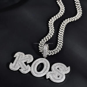 Colgante Personalizado con Nombre KOS en Moissanita y Diamantes, Superficie con Letras Brillantes y Cadena Cubana con Incrustaciones de Diamantes - Product Image 3