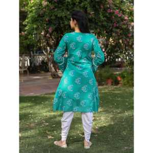 Ensemble Kurta Eco Green XS - Vêtements traditionnels indiens confortables et durables - Product Image 2