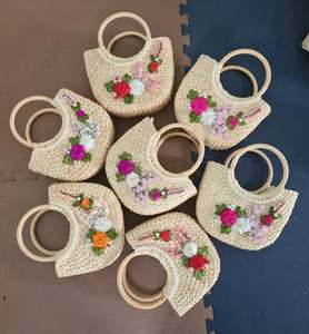 Mini sac bohème en paille avec broderie florale et poignée perlée, sac à main d'été pour femme, écologique, capacité 500 ml - Product Image 6