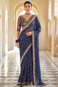 Sari de Satén Negro con Bordado Floral y Blusa con Lentejuelas, Elegante para Fiestas, Estilo Bollywood - Product Image 2