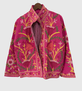 Veste à col mandarin brodée à la main avec des motifs floraux, manches longues, en velours matelassé, pour adulte, style élégant, à porter en automne - Product Image 1