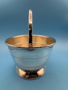 Cubo de Metal Resistente con Asa para Uso en el Hogar, Jardín y Granja - Product Image 2