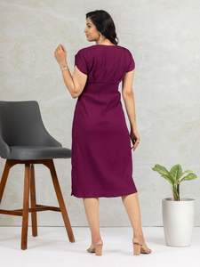 เดรสยาวปานกลางคอวีลายดอกไม้สำหรับฤดูร้อน แขนสั้นผูกเชือก เป็นมิตรกับสิ่งแวดล้อม ระบายอากาศได้ดี - Product Image 4