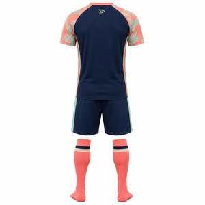 Conjuntos de Uniformes de Fútbol para Hombre, Ultraligeros, de Verano, 100% Poliéster, de Secado Rápido, con Cuello en V |   Ropa Deportiva OEM de Alto Rendimiento - Product Image 4