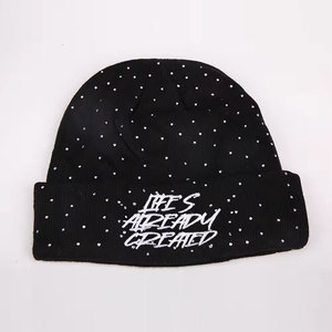 Gorro de Punto Clásico con Pedrería Brillante en 3D, Detalle de Cristal, Transpirable e Impermeable para Clima Frío - Product Image 3