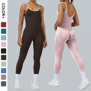 Conjunto de yoga sexy a cuadros de fábrica: Top de tirantes finos de alto soporte para mujer y leggings levanta glúteos para entrenamiento - Product Image 1