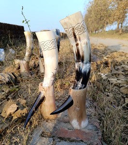Cuerno de Buey Real Grabado a Mano, Cuerno Vikingo de Gran Tamaño, Cuerno Natural Personalizado para Beber Cerveza o Vino - Product Image 4