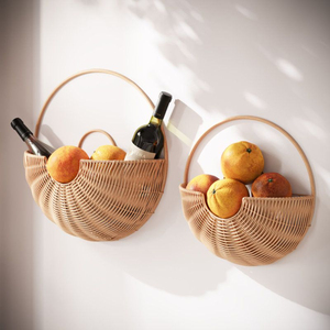 Cesta de pared de ratán ecológica al por mayor, cesta colgante de mimbre tejida a mano, organizador de almacenamiento montado en la pared con bolsillo para uso en la cocina - Product Image 3