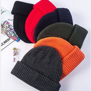 Nuevos Gorros de Invierno con Diseño de Puntos y Logotipo Bordado Personalizado, Gorros de Lana Acrílica 100% Transpirables e Impermeables para Hombre - Product Image 1
