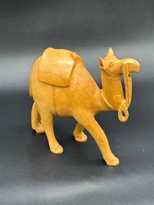 Sculpture de chameau en bois de style nouveau pour table console de ferme et décoration élégante de pièce - Product Image 3