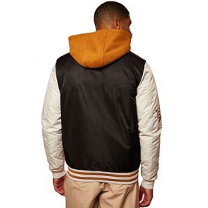 Chaqueta Varsity de Béisbol Personalizada ODM OEM de Rohzen Sports, Chaqueta de Algodón Negra de Otoño con Cuello Alto y Parches de Chenilla, Estilo Urbano - Product Image 6