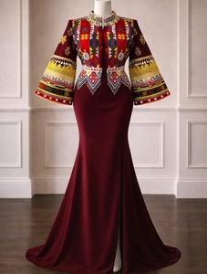 Vestido afgano Kuchi blanco estilo sirena, chaqueta bordada, atuendo cultural para bodas, hermoso diseño y bordado en una sola pieza. - Product Image 2