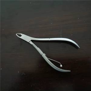Cortauñas Profesional de Acero Inoxidable con Cuchilla Curva de 15 mm y Punta Afilada para Recortar Uñas de Dedos, Uso Adulto - Product Image 3