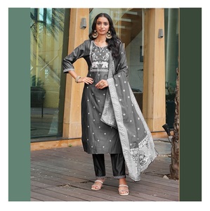 Conjunto de Kurti Gris para Mujer, Manga 3/4, Corte Vaticano, Completamente Cosido, Ideal para Ocasiones Formales y Festivas - Product Image 6