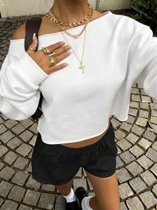 เสื้อครอปเปิดไหล่ผู้หญิง ผ้าฝ้ายฟลีซ 100% แต่งคริสตัลเล็กน้อย ทรงหลวม สไตล์ลำลอง สตรีทแวร์ เสื้อฮู้ดดี้สั่งทำได้ - Product Image 6