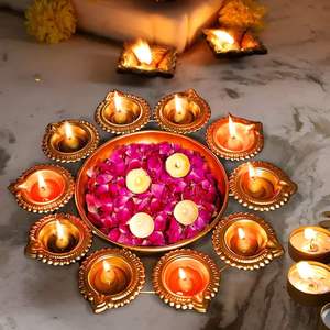 Bol Urli en métal artisanal indien moderne et unique, forme ronde de Diya, décoratif pour les fêtes de mariage - Prix - Product Image 2