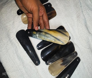 Mayorista Calzador de Cuerno de Búfalo Auténtico 100% Lujoso Hecho a Mano con Madera de Calidad y Correa de Cuero - Product Image 1