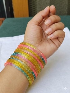 Ensemble de bracelets en verre uni JPS les plus vendus, finition brillante et design goutte de pluie, bijoux élégants pour femmes, disponibles à la vente - Product Image 2