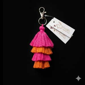 Porte-clés à pampilles superposées Tassel Treasures, rose et orange, en polyester, avec franges décoratives - Product Image 2