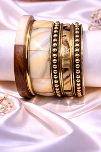 Brazaletes de Madera, Metal y Resina Hechos a Mano con Materiales de Primera Calidad para Mujeres, Accesorios de Moda - Product Image 1