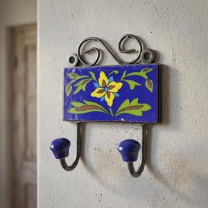 Porte-manteau mural en céramique bleue, motif floral, 2 crochets, style vintage, en métal, fait main, décoratif, écologique - Product Image 3