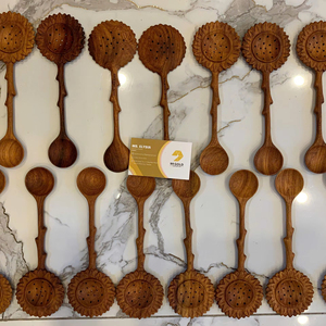 Cuillère à thé en bois ajourée motif tournesol, artisanale, fabriquée au Vietnam, vente en gros, étiquette personnalisée, cadeau décoratif - Product Image 1